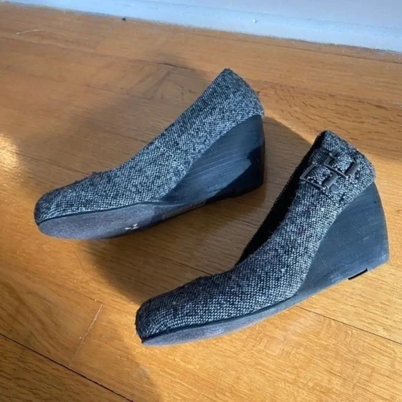 Blowfish Grey Black Tweed Wedges with Buckles - Picture 7 of 16